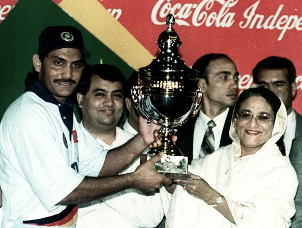 Mohammad Azharuddin with the Asia Cup Trophy.