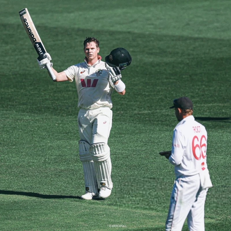 Steve Smith stands firm as Australia chase England.